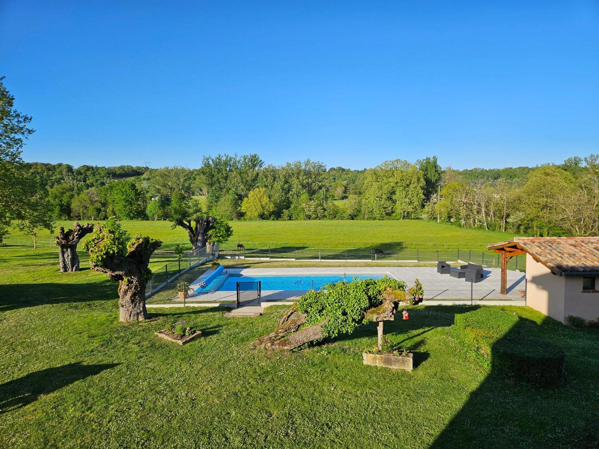Domaine De Belcayre Bed & Breakfast Montauban Exterior photo